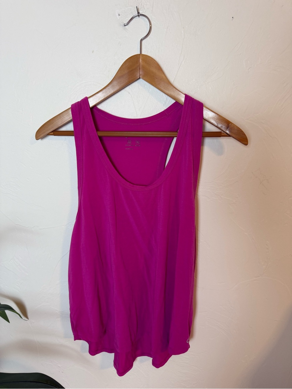 GapFit Bright Pink Racerback Performance Tank Top Women’s Large